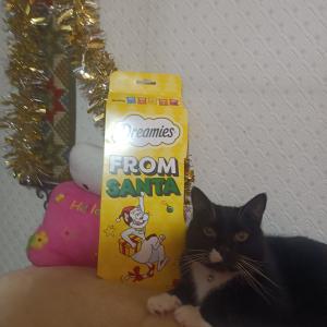 Ros Connors, £5 Weekly Lottery winner “Wow! Another win in the Weekly Lottery. I'm delighted to receive a £5 runner-up prize, but no more delighted than my tuxedo cat, Blackie.”